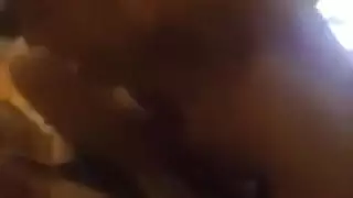 شاب ناعم يبتلع سائل رجل غريب