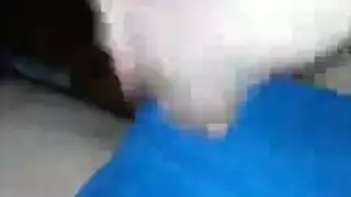 ممارسة جنس ثلاثي متعرق مع شاب صالة رياضية مفتول العضلات وعاهرتين لللياقة البدنية متحمستين