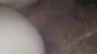 علاقة ثلاثية إباحية مع نساء جميلات ممتلئات يتلقين أحمالاً متعددة