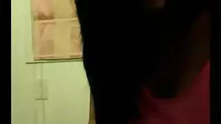 سكس ثلاثي: سارة تأخذ قضيبين في وقت واحد