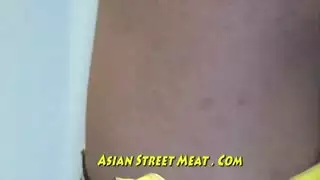 فتاة آسيوية مثيرة تحتاج لقضيب في المدينة