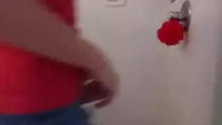 أمي مفلس تأخذها مؤخرتها