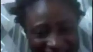 الفتى الخجول يستسلم لجماع شرجي قاسٍ من فتى أسود مجهز جيدًا