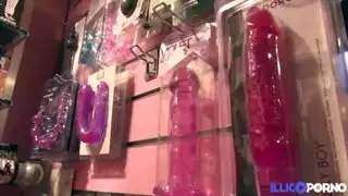 رحلة صوفي الجنسية الجامحة لثلاث سنوات مع سميرا الخبيرة