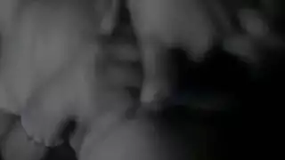 جينا فاليريا الشهوانية تأخذ قضيباً صلباً عميقاً داخل مهبلها المتلهف