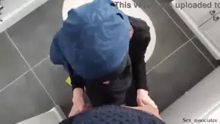 تمت الإجابة على توسل الخادمة القذر بضربات شرجية مكثفة