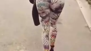 إباحية شرجية: فتاة تركية جميلة تمارس الجنس في المؤخرة بوضعية الكلب