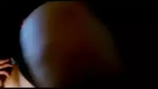 سيدة أكبر سناً تستقبل قضيب شاب في فيلم إباحي صريح