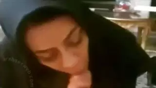 شهوة عائلية سرية: حكايات ربات البيوت الجنسية