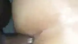 فتاة ترانس تتباهى بفارسها ومؤخرتها