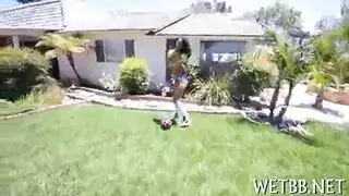 عروس شقراء تبتلع السائل المنوي في شهر العسل