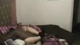 شقراء الثلج تتعرض للضرب بقضيب أسود على المنحدرات