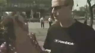 مصور يمارس الجنس بقوة مع عاملة المغسلة في مكتب بورن