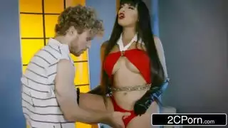 إباحية لاتينية مثيرة يكتشف سرها ويعطيها درساً جنسياً قاسياً