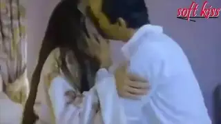 قفل الشفاه المثير لشريهان العربية على السرير يتحول إلى جنس شرجي صريح