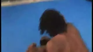 رئيس شركة يأمر بتخفيف جنسي لموظفيه المتعبن