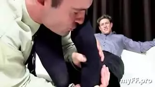 تسجيل خفي لجلسة قدم قبل المقابلة