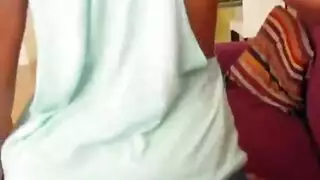 علاقة ثلاثية صعبة تتحول لجنس جماعي في النادي