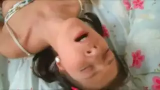 شريط جنس سري في الفندق: زوجان متزوجان يتبادلان المص على الكاميرا