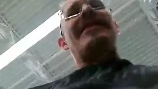 جلسة جماعية مع السكرتيرة في البرية