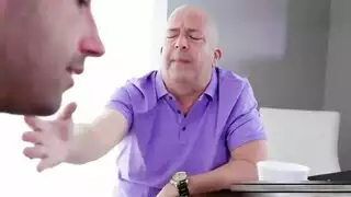 ممثلة كورية قذرة تركب قضيبًا صلبًا للمتعة