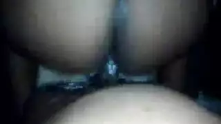 شريط جنسي: قذف عميق في حلق شربات وقذف داخلي