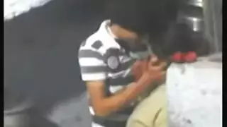 محاصرة ومأخوذة: شرج ومهبلي خشن مع الجارة