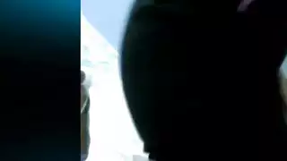 فتاة عربية مغرية تخلع ملابسها وتداعب فرجها المبلل أمام الكاميرا