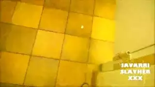 النيك بالكابوت في حمام المطعم و زب كبير يخترق احلى طيز