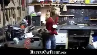 ورشة أفلام إباحية: عراك يتحول إلى فعل اختراق مزدوج صريح