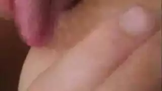 عاهرة شقراء بزازها يتم تعظيمها قبل أن تمتلئ بالسائل المنوي