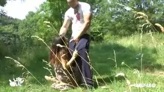 قذف مقنع: جنس غابي خشن مع عاهرة مثيرة