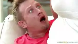 إثارة علنية، عقاب خاص: مضاجعة في المطبخ بعد العشاء