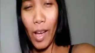 عاهرة آسيوية حامل ساخنة تمص وتتلقى جماعًا عنيفًا في مهبلها الضيق