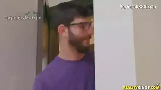 أفلام إكس إكس إكس عالمية: مص افتراضي وجلسات قذف داخلي