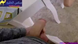 نيك حصري بين أخ وأخت الأخت المثيرة تأخذ زب الأخ الجامح