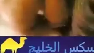 العروس العربية التقليدية تتلقى قضيبها الأول