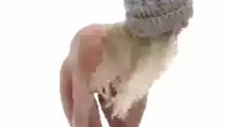 قضيب أسود يدمر الخنثى المفلسة في مشهد إباحي مكثف