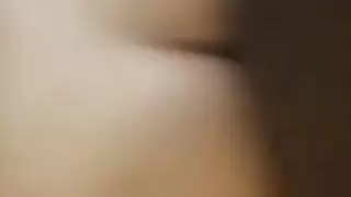 جنس مثلية قاسي: فتاة مسيطرة تقذف مؤخرة وفرج الأم السمراء