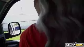 العاهرة المتعطشة براندي باي تأخذ ضرباً من الرجل الذي تحب ممارسة الجنس معه