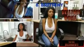 جميلات برازيليات ضخمة الثدي تُملأن في العمل