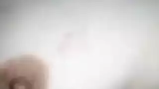 لاعب مصري يقدم ضربات عميقة وعنيفة