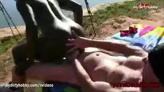 خيال الجنس المزدوج: الزوجة تمتلئ بقضيب الزوج وقضيب أسود ضخم