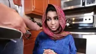 لقاء شهواني: ضعف المرح مع سيدتين ممتلئتين الجسم