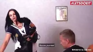 سكس فرنسي قاسي: جماع شرجي عنيف بحركات بهلوانية