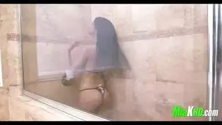 مايا خليفة مقيدة وتُمارس الجنس معها بقوة