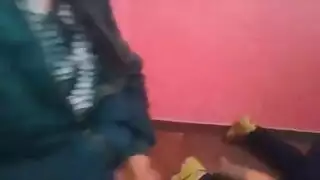 جماع محظور: أم محجبة تحصل على شرجي من عدة شباب