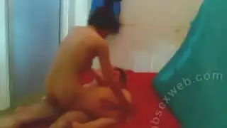 مهبل حارس المبنى الرطب يحتاج إلى تنظيف عميق