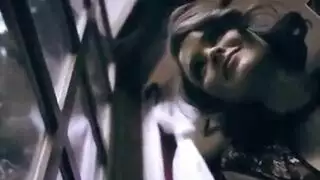 الأخ الصغير يسيطر على أخته المثيرة في فيلم إباحي عنيف