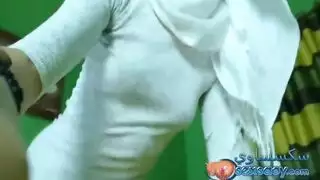 الجمال العربي الشهوي يقدم عرضًا إكس إكس إكس للكاميرا